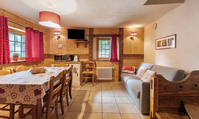 Charvensod Apartment | Apartment 'Lo Trapey' with Shared Terrace, Shared Garden and Wi-Fi