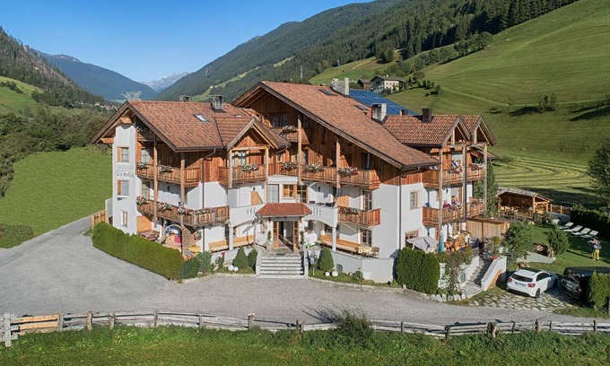 Valle Aurina Apartment | Apartment "Löfflerblick A Wollbachspitz" with Mountain View, Wi-Fi, Sauna & Jacuzzi