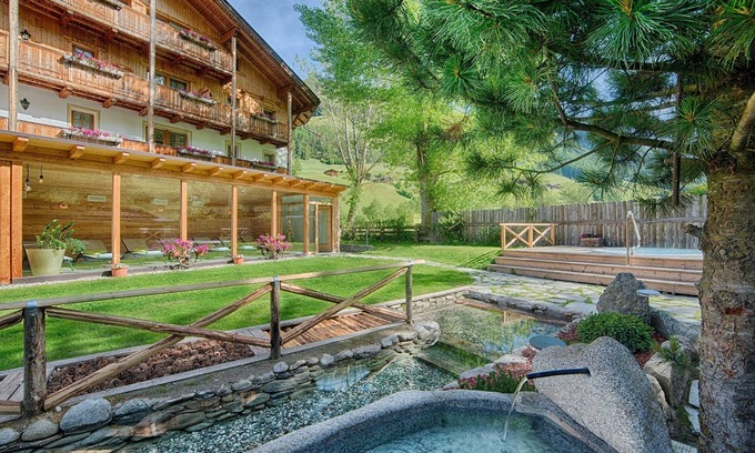 Valle Aurina Apartment | Apartment "Löfflerblick A Kellerkopf" with Mountain View, Wi-Fi & Jacuzzi