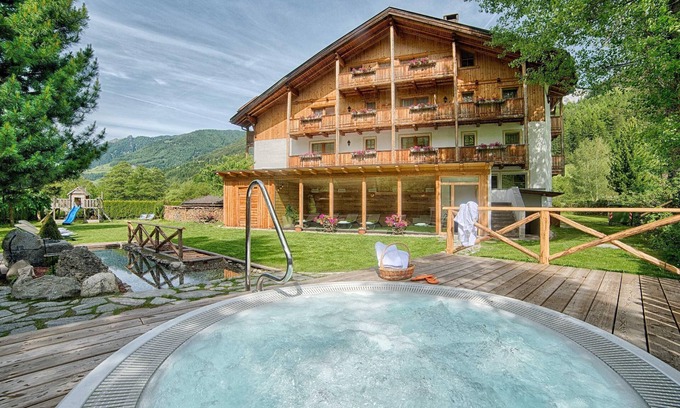 Valle Aurina Apartment | Apartment "Löfflerblick B Plus Hochfeiler" with Mountain View, Wi-Fi, Sauna & Jacuzzi