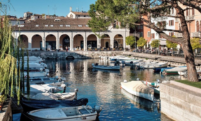 Lonato del Garda Apartment | Apartment 'Loft Regia Antica' with Balcony, Wi-Fi and Air Conditioning