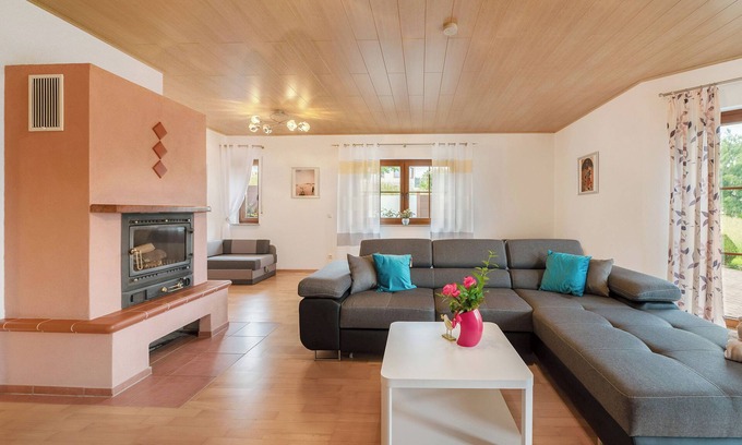 Blankenrath Apartment | Apartment 'Lora' with Private Terrace and Wi-Fi
