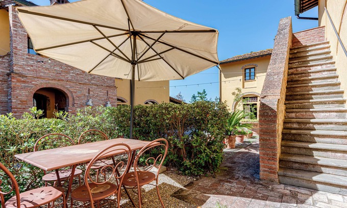 San Miniato Apartment | Apartment 'Lucciola' with Shared Pool, Wi-Fi and Air Conditioning