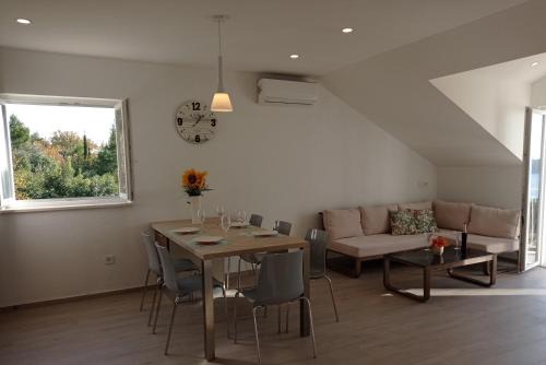 Brsecine Apartment | Apartment Lucija with sea view