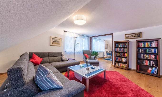 Wahlwies Apartment | Apartment LUSH for 4 adults & children with gin distillery near the lake