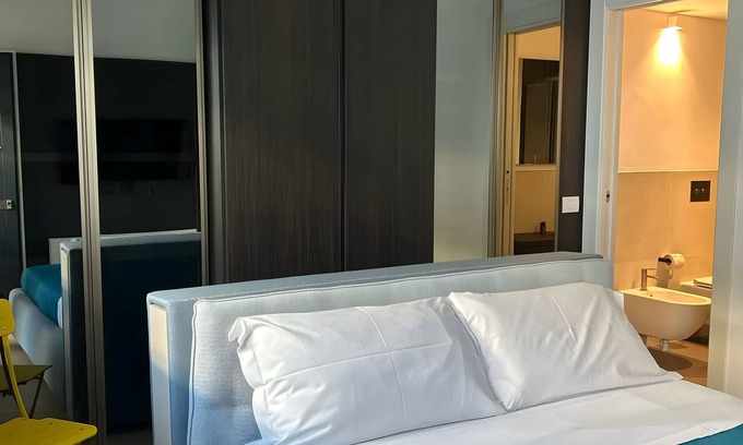 Municipio 1 House | Apartment 'Luxury Room' with Sea View, Wi-Fi and Air Conditioning