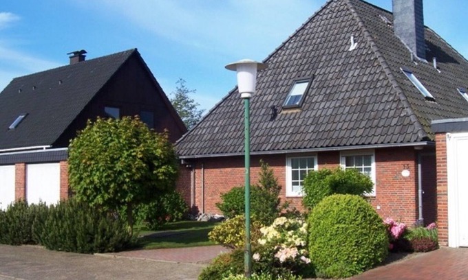 Cuxhaven Apartment | Apartment 'Mückenberger' with Shared Garden and Wi-Fi