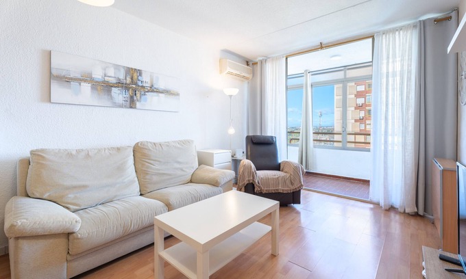 Playa Pobla de Farnals Apartment | Apartment 'Mabel' with Shared Pool, Wi-Fi and Air Conditioning