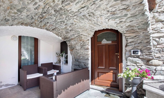Pollein Apartment | Apartment 'Maison Bebe Terre Blanche' with Mountain View, Private Terrace and Wi-Fi
