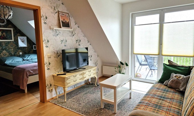 Bad Abbach Apartment | Apartment 'Maisonette Ferienwohnung Am Kurpark' with Balcony and Wi-Fi