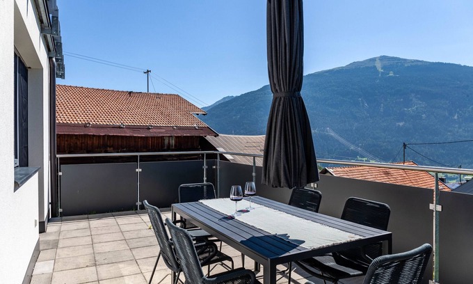 Arzl im Piztal Apartment | Apartment 'Manu's Bergblick' with Mountain View, Private Terrace and Wi-Fi