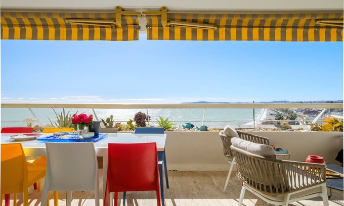 Villeneuve Loubet Beach Apartment | Apartment 'Marina Baie Des Anges' with Sea View, Wi-Fi and Air Conditioning