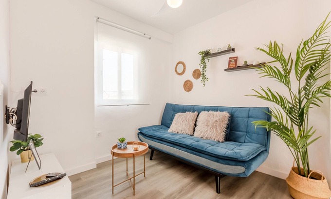 Doctor Barraquer-Grupo Renfe-Policlinico Apartment | Apartment 'Marahome' with Balcony, Wi-Fi and Air Conditioning