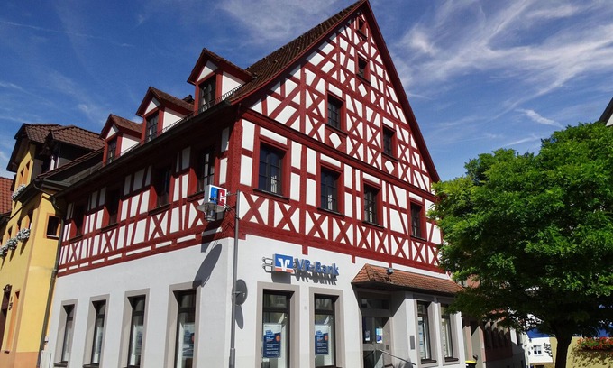 Pottenstein Apartment | Apartment 'Marktblick' with Mountain View and Wi-Fi