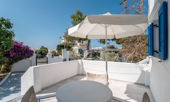 Mikri Vigla Apartment | Apartment 'Maroulis Studios - Studio 1' with Private Garden, Wi-Fi and Air Conditioning