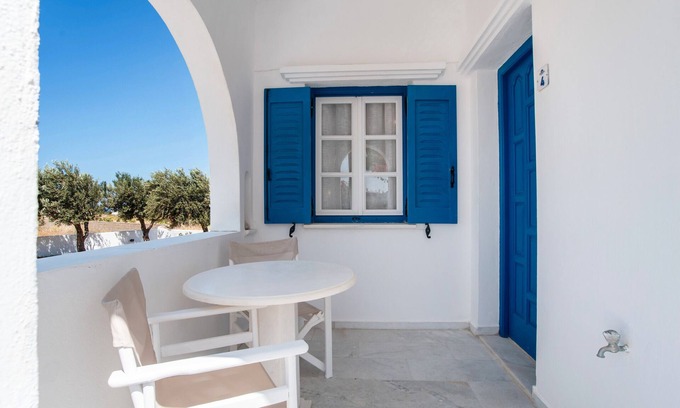 Mikri Vigla Apartment | Apartment 'Maroulis Studios - Studio 4' with Private Garden, Wi-Fi and Air Conditioning