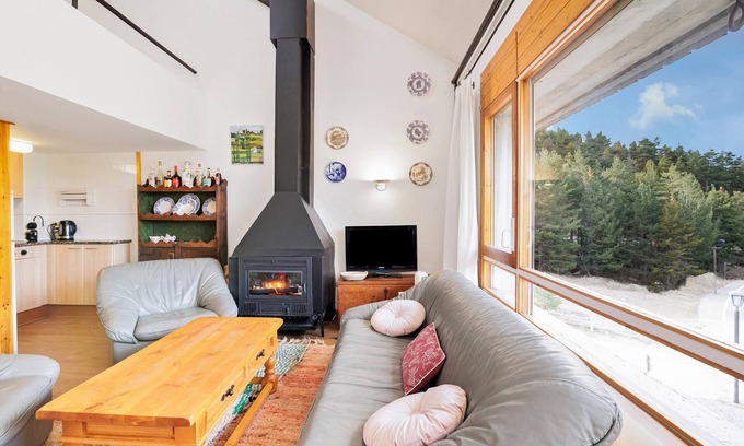 Alp Apartment | Apartment 'Masella' with Mountain View, Shared Garden