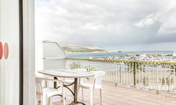 Llanca Apartment | 'Apartment Mediterranean View 3-4' close to the Beach with Terrace & Wi-Fi