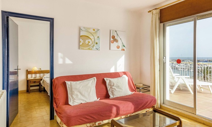 Llanca Apartment | Apartment 'Mediterranean View 3-1' close to the Beach with Terrace & Wi-Fi