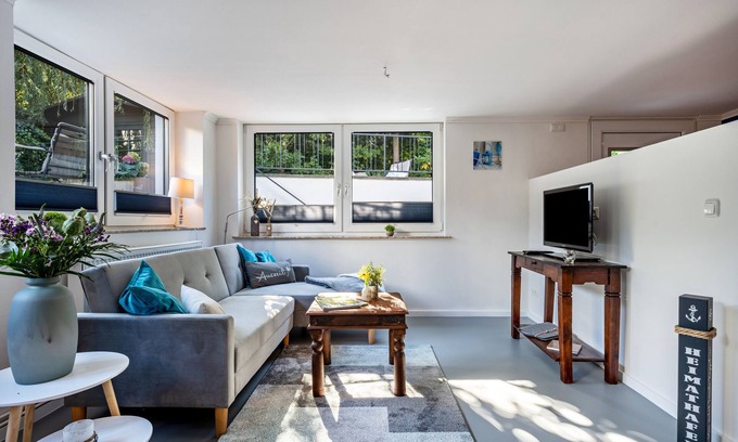 Brodten Apartment | Apartment 'Meerlust' with Private Terrace, Private Garden and Wi-Fi
