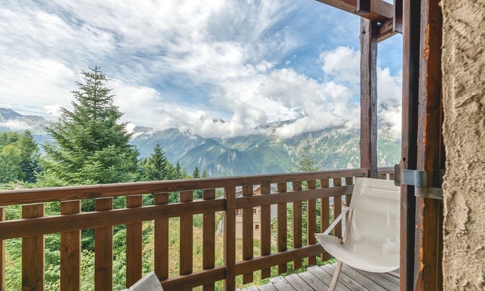 Villard-Reculas Apartment | Apartment 'Meije 4 Chaleureux' with Mountain View, Balcony and Wi-Fi