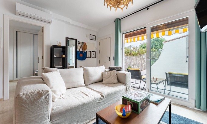 Cabopino Apartment | Apartment 'Mi Patio, Port Of Cabopino' with Shared Pool, Wi-Fi and Air Conditioning