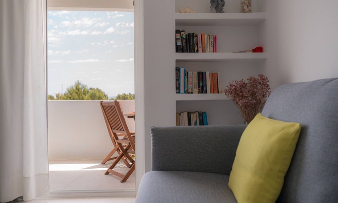 Es Pujols Apartment | Apartment 'Mirada I' with clear view, Wi-Fi and Air Conditioning