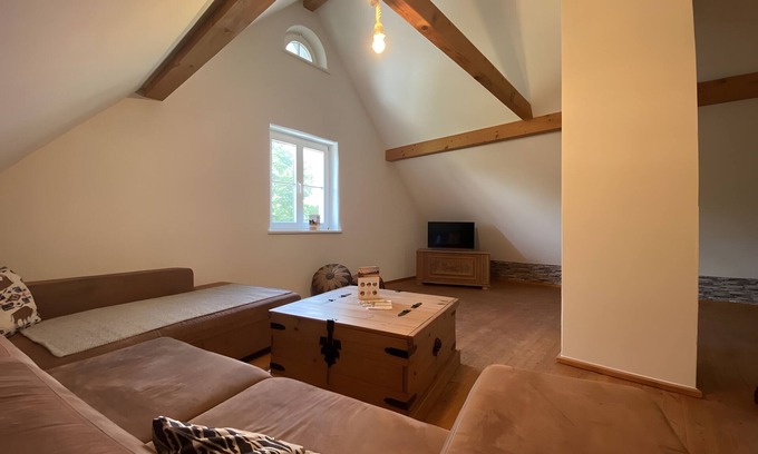 Ravensburg Apartment | Apartment 'Mit Giebelzimmer' with Shared Garden and Wi-Fi