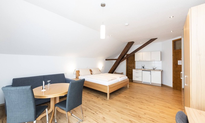 Nordheim a. Main Apartment | Apartment mit Küchenzeile & Wohn-/Schlafkombination für bis zu 3 Personen