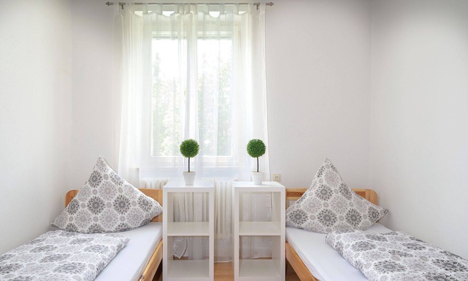 Memmingen Apartment | Apartment Mittelstation 5 Buxacher Straße 23 mit Motorradvermietung