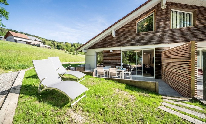 Saxel Apartment | Apartment 'Mont Blanc Spa-terrasse Privatisés' with Private Terrace, Private Garden and Wi-Fi
