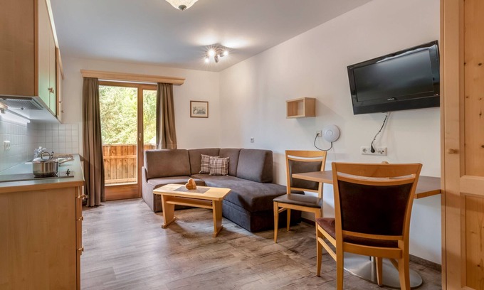 Burgusio Apartment | Apartment 'Moriggl Bergkamerad 3' with Mountain View, Shared Terrace and Wi-Fi