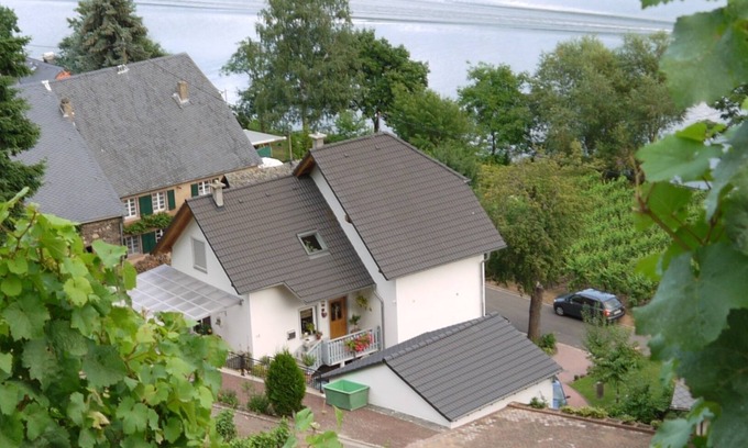 Piesport Apartment | Apartment Moselblick Piesport Ferres is located directly on the banks of the Moselle River