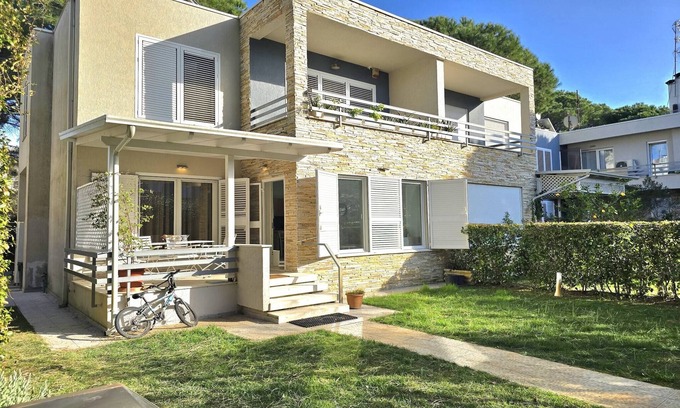 Qerek Apartment | Apartment near Elements Beach with Pool