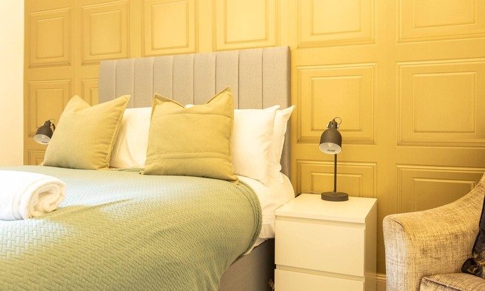 Dumbarton Apartment | Apartment near Loch Lomond