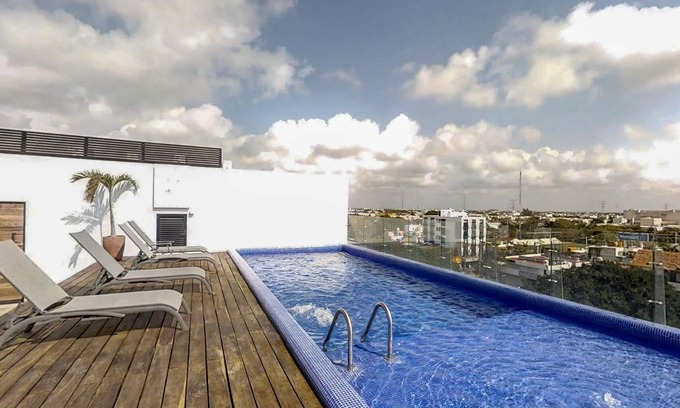 Centro Apartment | Apartment near the beach with strong WiFi, AC, 2 rooftop pools & spa