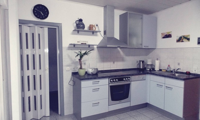 Huttenheim Apartment | Apartment near pharmacy /doctor /dentist for employees on time to rent