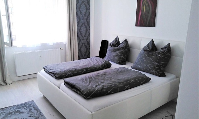 Wahren Apartment | Apartment near the house Auensee with fully equipped kitchen, 1st floor
