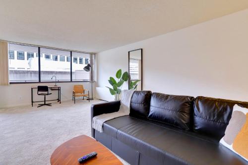 Crystal City Apartment | Apartment Near to Metro Station at Crystal city