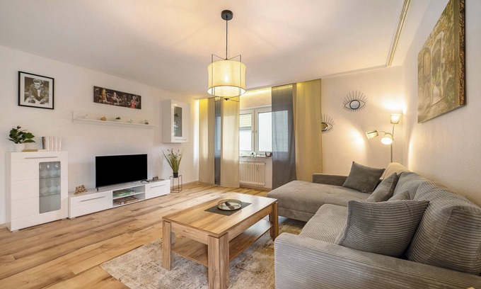 Neunkirchen Apartment | Apartment 'Neue 4 Zi Küche Bad Parknähe' with Balcony and Wi-Fi