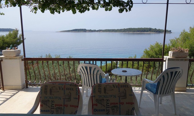 Potirna Apartment | Apartment Nev - 20m from the sea A2 Mali(2+1) - Blato, Island Korcula, Croatia