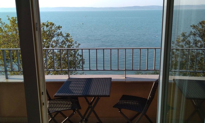 Siofok Aranypart Apartment | Apartment next to the lake with spa, air-conditioner, WIFI, ideal for families
