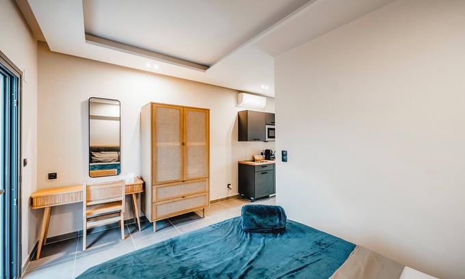 Marathias Apartment | Apartment 'Nima 1' with Shared Terrace, Wi-Fi and Air Conditioning