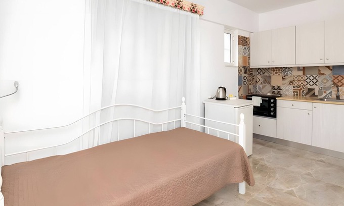 Kefalos Apartment | Apartment 'No 3' with Sea View, Wi-Fi and Air Conditioning