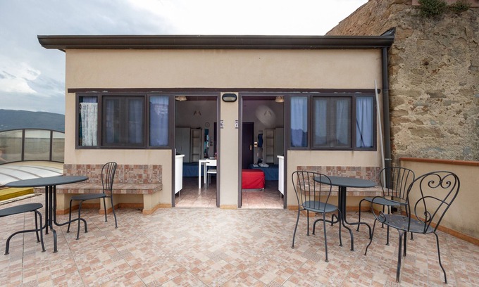 Ficarra Apartment | Apartment 'Numero 6' with Shared Terrace, Wi-Fi and Air Conditioning