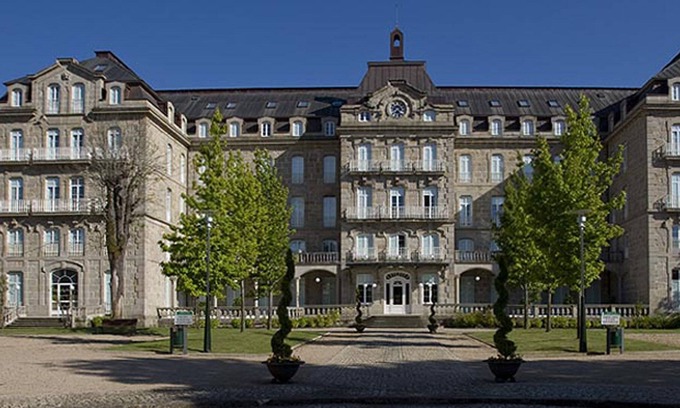 Mondariz-Balneario Apartment | Apartment overlooking the spa of Mondariz