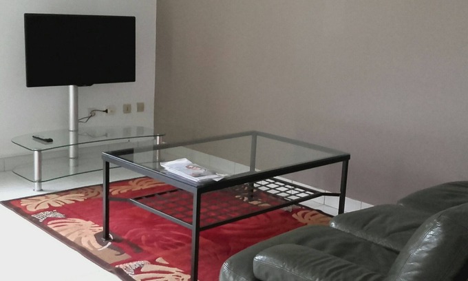 Ferrandiere - Maisons Neuves Apartment | Apartment 'Oasis T3' with Shared Terrace, Private Garden and Wi-Fi