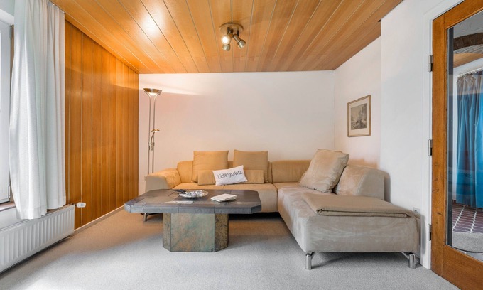 England Apartment | Apartment 'Obendrot' with Shared Terrace, Shared Garden and Wi-Fi