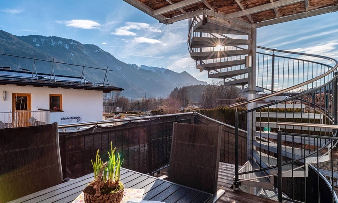 Wiesing Apartment | Apartment 'Oberladstätter' with Mountain View, Private Terrace and Wi-Fi