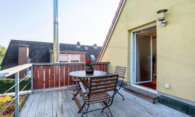 Pries Apartment | Apartment 'Öko Fewo Lachmöwe' with Balcony and Wi-Fi